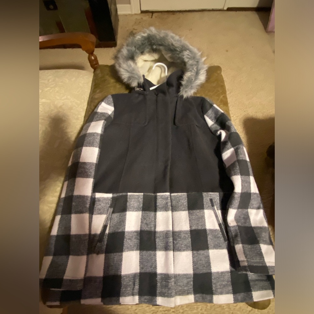 Celebrity Pink Color Block Coat With Detachable Sherpa Lined Fur Hood Like New - Picture 8 of 9